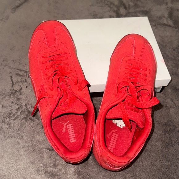 Puma sneakers size 5.5 - Picture 4 of 13